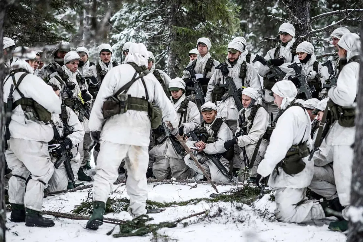 Finlands försvar med värnplikt och stor reserv